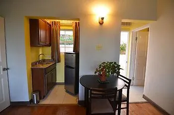 Tropical Lagoon Resort Πορτ Αντόνιο 3*,